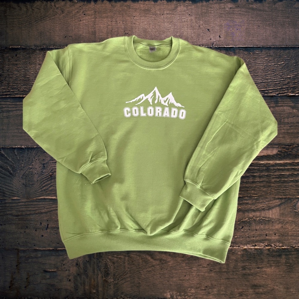 Colorado Traveler Sweatshirt, Colorado gift Sweatshirt